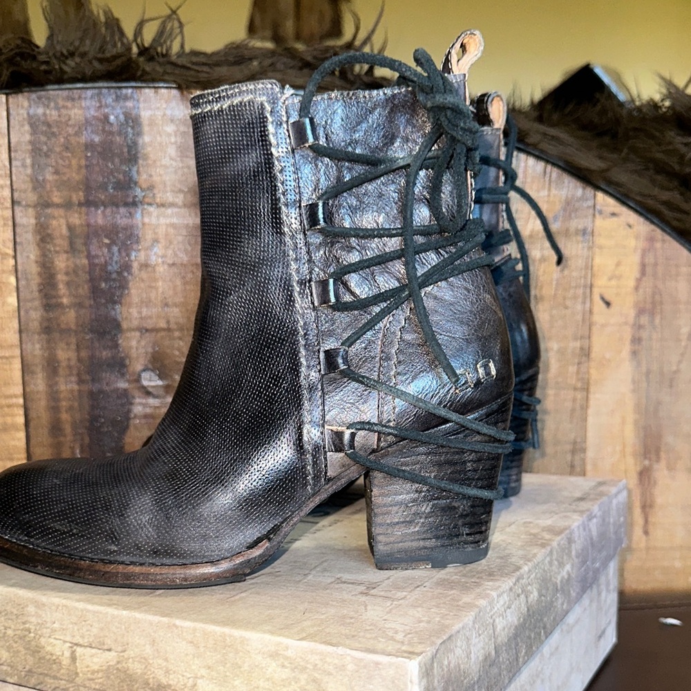 BED|STU Blaire Grafhito Rustic Lace Up Leather Boots with side zipper. - Picture 7 of 8
